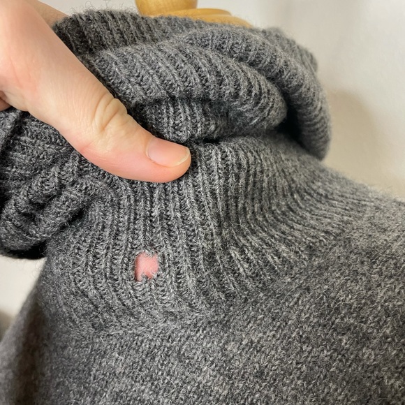 TAHARI Gray Black Striped Wool Yak Hair Cowl Neck Poncho Sweater Womens M Comfy - Picture 4 of 9